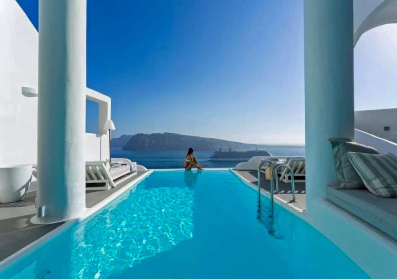 Grecia-nueva-legislación-llenar-piscinas-de-hoteles-con-agua-de-mar-1