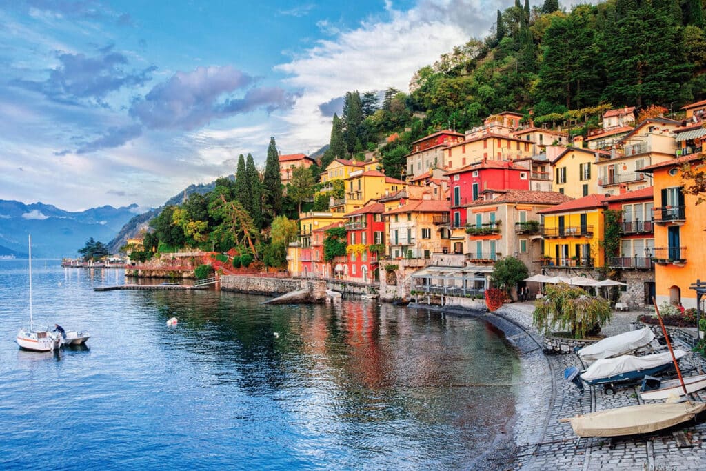 image pueblos que visitar lago como