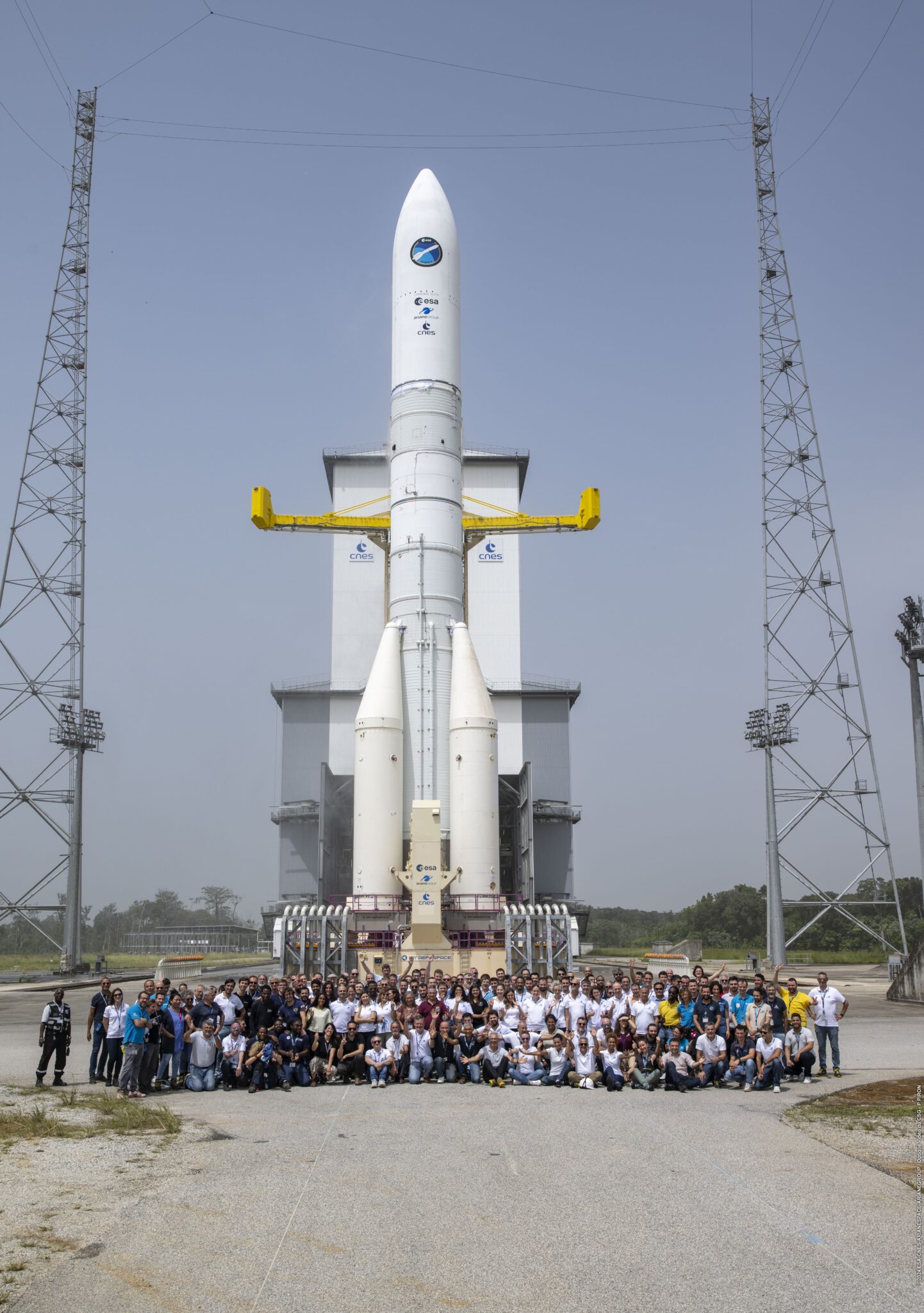 El primer vuelo comercial de Ariane 6, el cohete más potente de la ...