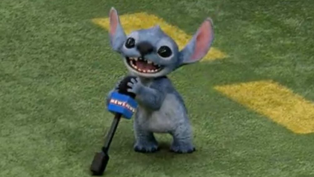 Stitch-sorprende-en-el-Caesars-Superdome-durante-el-Super-Bowl-LIX-intriper.jpg