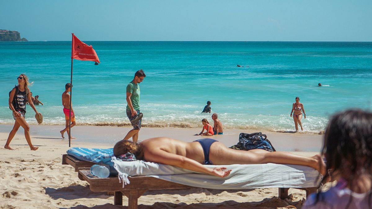 Bali-implementara-tasa-turistica-para-controlar-el-turismo-masivo-intriper.jpg