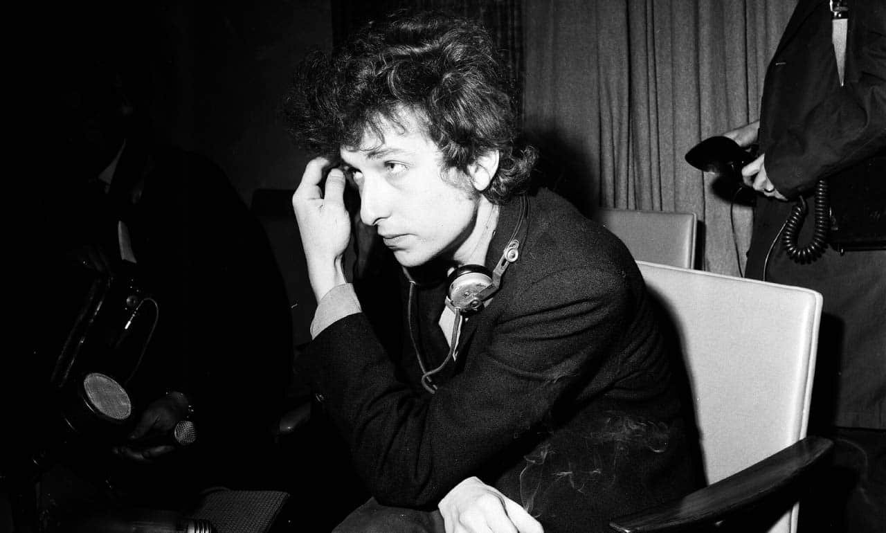 El-efecto-Chalamet-impulsa-la-musica-de-Bob-Dylan-inesperadamente-intriper.jpg