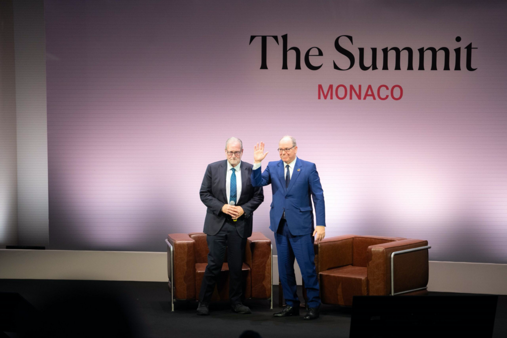 Forbes-Travel-Guide-Global-Summit-2025-en-Monaco-con-Peter-Greenberg-intriper.jpg