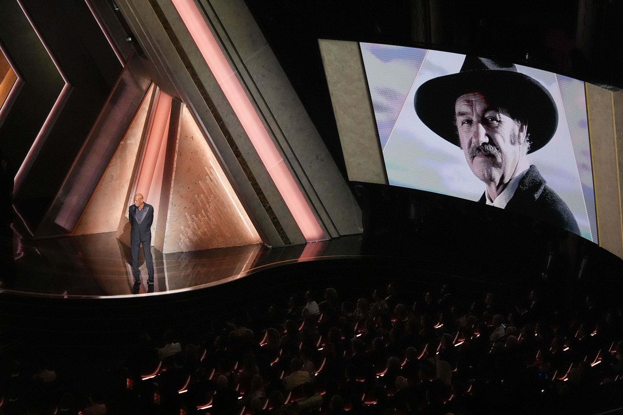 Gene-Hackman-y-Quincy-Jones-homenajeados-en-los-Premios-Oscar-2024-intriper.jpg