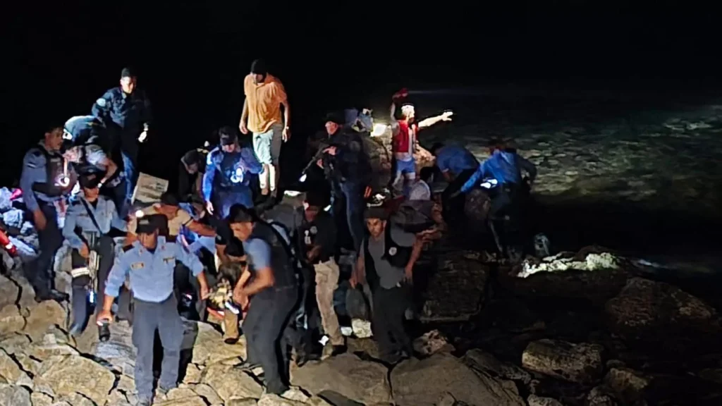 Tragedia en el Caribe: Avión con 17 personas cae al mar frente a Honduras image GmSkCoJWYAALs 9 1