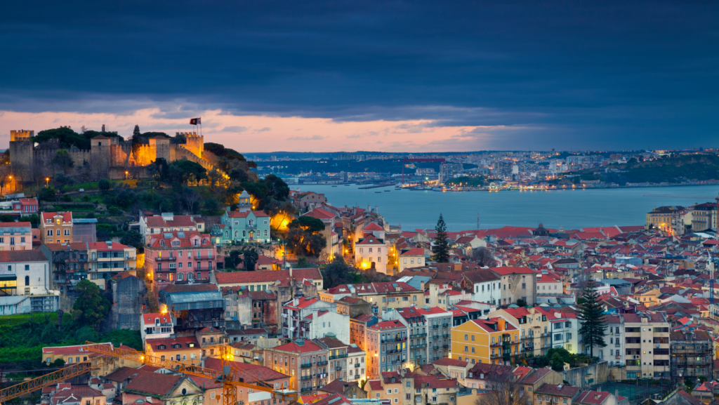 Ciudades europeas más baratas para volar en 2025 y consejos clave Lisboa, Portugal