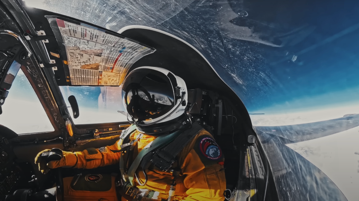 YouTuber-pilota-avion-espia-U2-a-70000-pies-en-el-borde-del-espacio-intriper.jpg