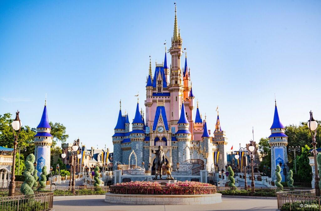 Disney rompe su propia regla y abre por primera vez un área solo para adultos image caption 1 1