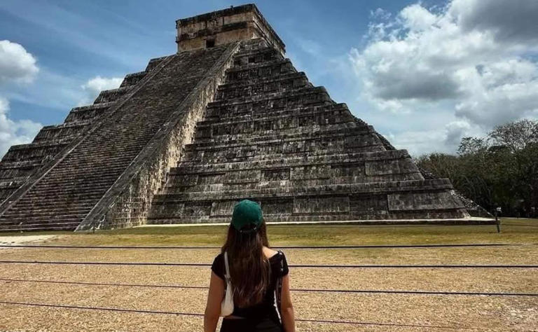 Nuevas medidas para evitar que turistas se suban a la pirámide de Chichen Itzá image AA1CZjzX