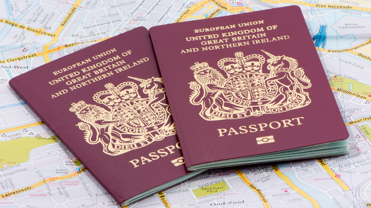 Advertencia-para-britanicos-con-pasaporte-rojo-por-nuevas-regulaciones-intriper.jpg