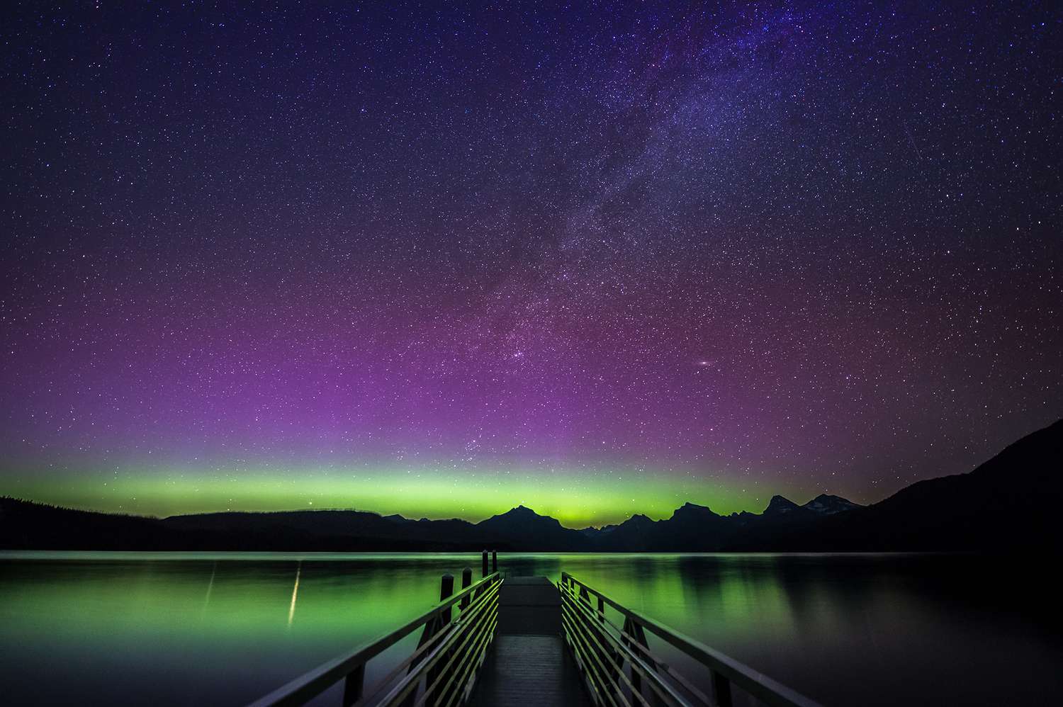 Auroras-boreales-visibles-esta-noche-en-18-estados-de-EE.UU_.-intriper.jpg