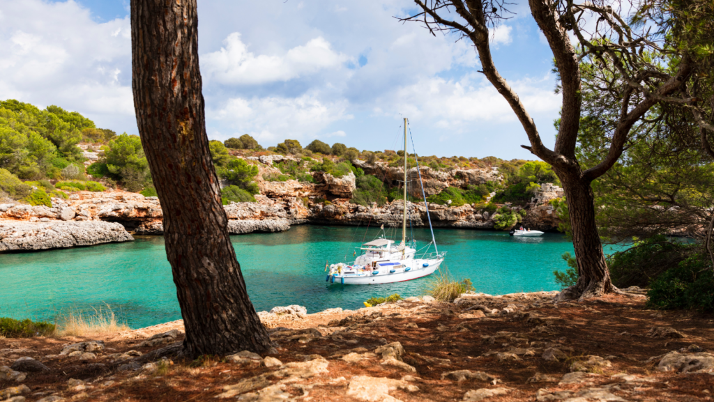 Europa: playas "escondidas" para disfrutar unas vacaciones lejos de las multitudes image Cala Sa Nau – Mallorca Espana