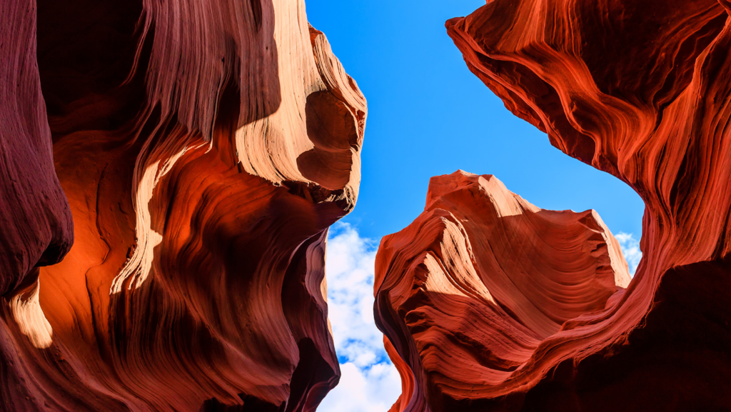 Impresionantes maravillas naturales que debes visitar en 2025 image Canon del Antilope EE.UU