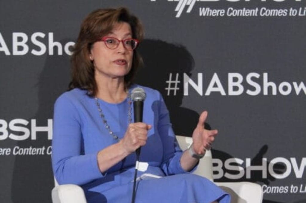 Gomez-paga-su-viaje-al-NAB-Show-por-restricciones-de-la-FCC-intriper.jpg