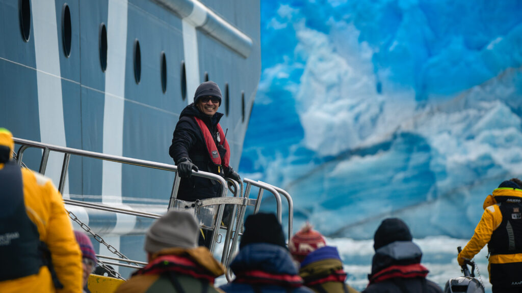Así es un viaje de expedición en crucero por los fiordos chilenos image INT0139