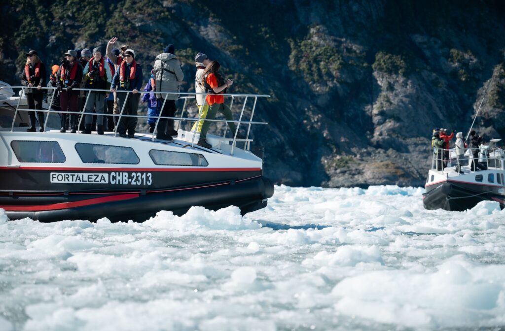 Así es un viaje de expedición en crucero por los fiordos chilenos image INT0288