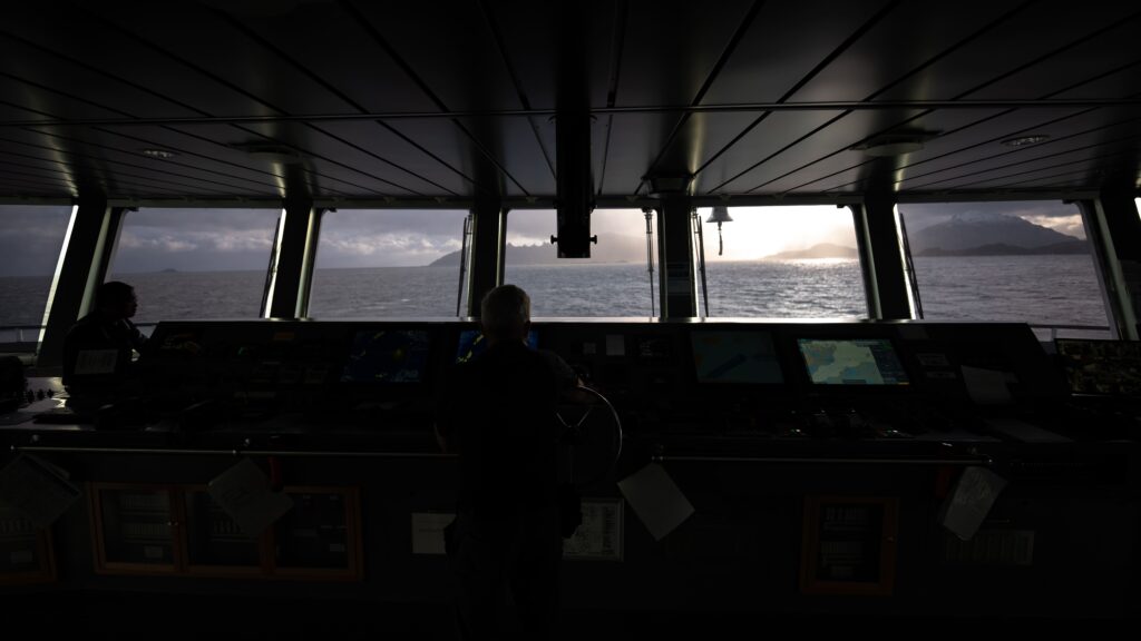 Así es un viaje de expedición en crucero por los fiordos chilenos image INT9499
