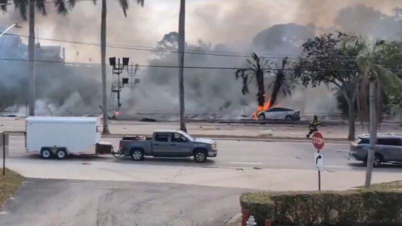 avioneta-se-estrella-cerca-aeropuerto-boca-raton-florida-accidente-aereo-1-800x450