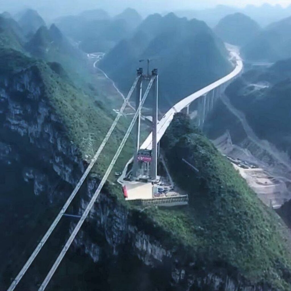 Así es el puente más alto del mundo: supera al Empire State y será un nuevo ícono turístico en China image f.elconfidencial.com original 1e1 183 d5f 1e1183d5f032883f6867e45833c1e2a9