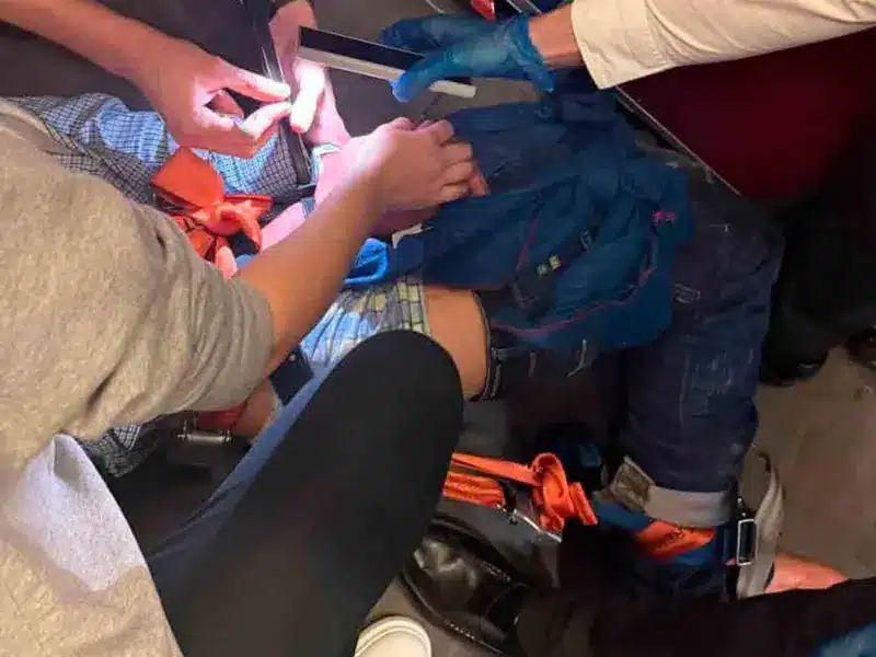 Terror en el aire: un pasajero abrió la puerta de un avión en pleno vuelo y provocó caos a bordo image 3267771