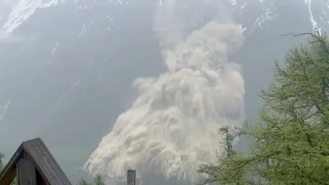 Un glaciar colapsó en Suiza y arrasó un pueblo entero días después de ser evacuado image 3f325a90 3c20 11f0 9481 ad4d2c9175d5.png