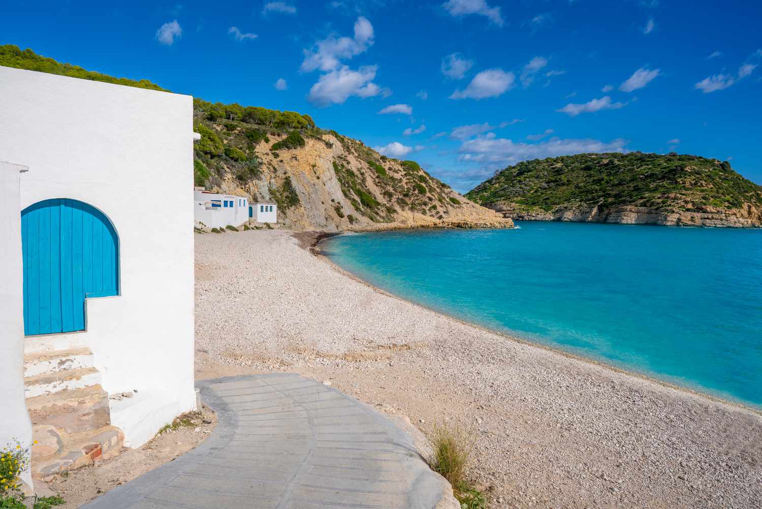 Descubre-este-encantador-pueblo-espanol-con-playas-secretas-y-gastronomia-Michelin-intriper.jpg