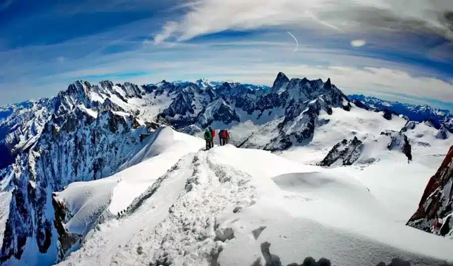 Hallan muertos a cinco esquiadores en un glaciar de los Alpes suizos image Glaciar de Adler