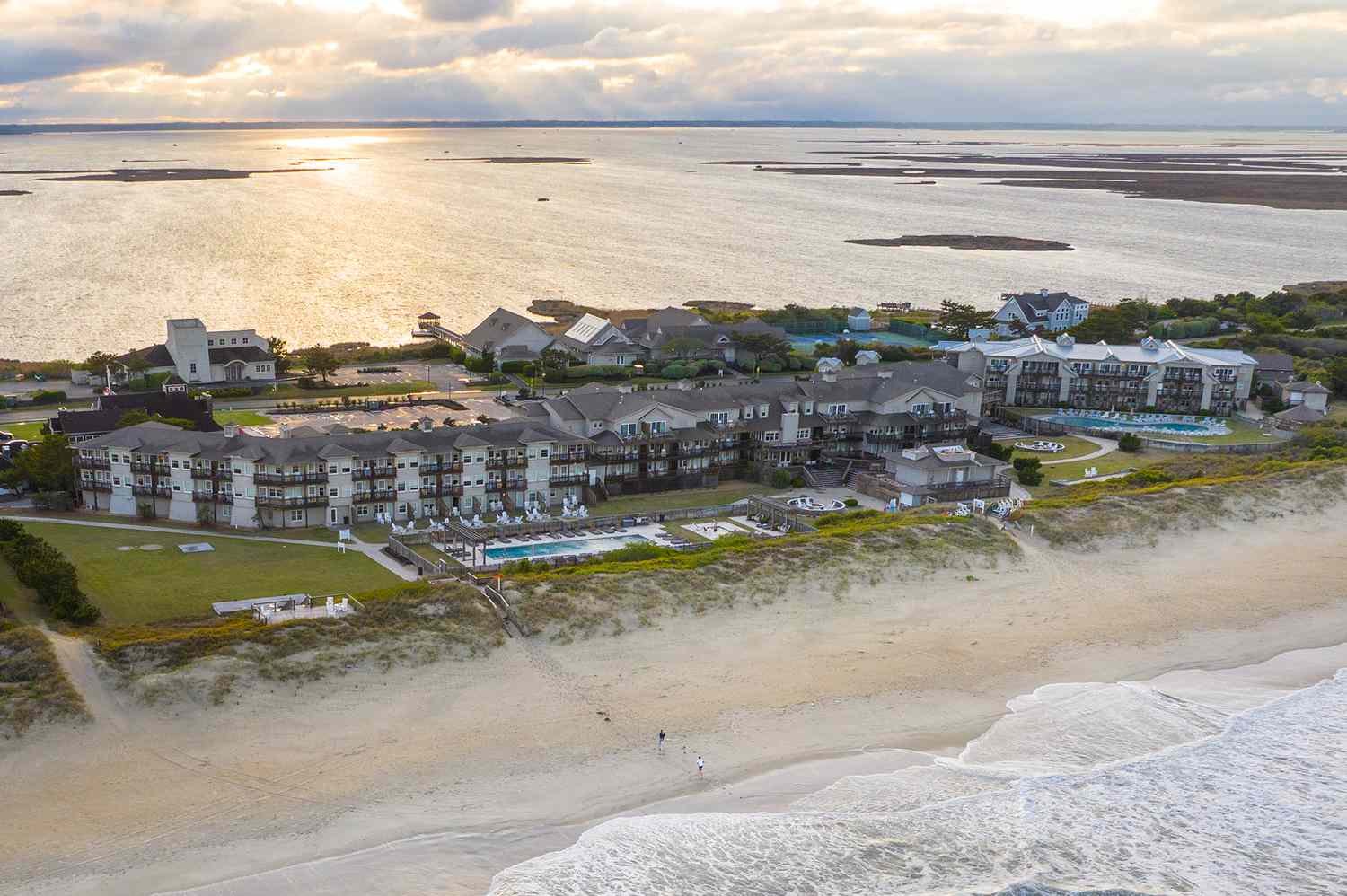 Hotel-frente-al-mar-reabre-en-Outer-Banks-con-playa-privada-intriper.jpg