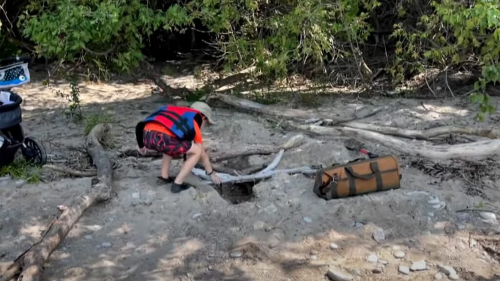 Un niño jugaba con su detector de metales y desenterró un barco perdido hace 150 años image I4Q4SRL2U5CZRBXTPA7MY7LMDA 1
