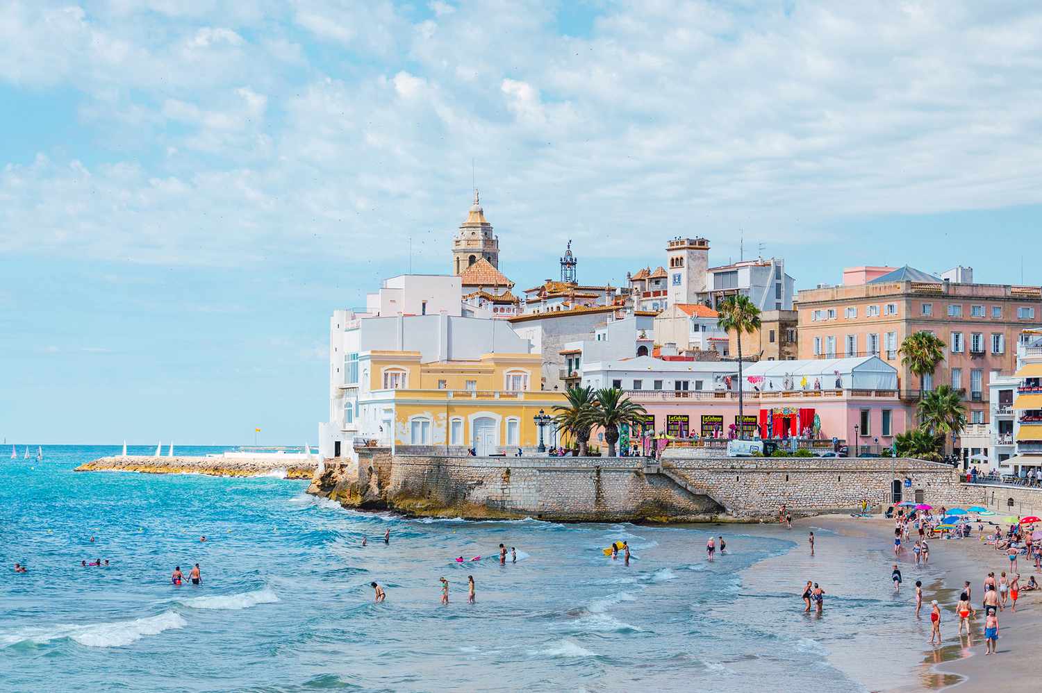 La-playa-mas-feliz-del-mundo-esta-en-Espana-arena-y-mar-calido-intriper.jpg