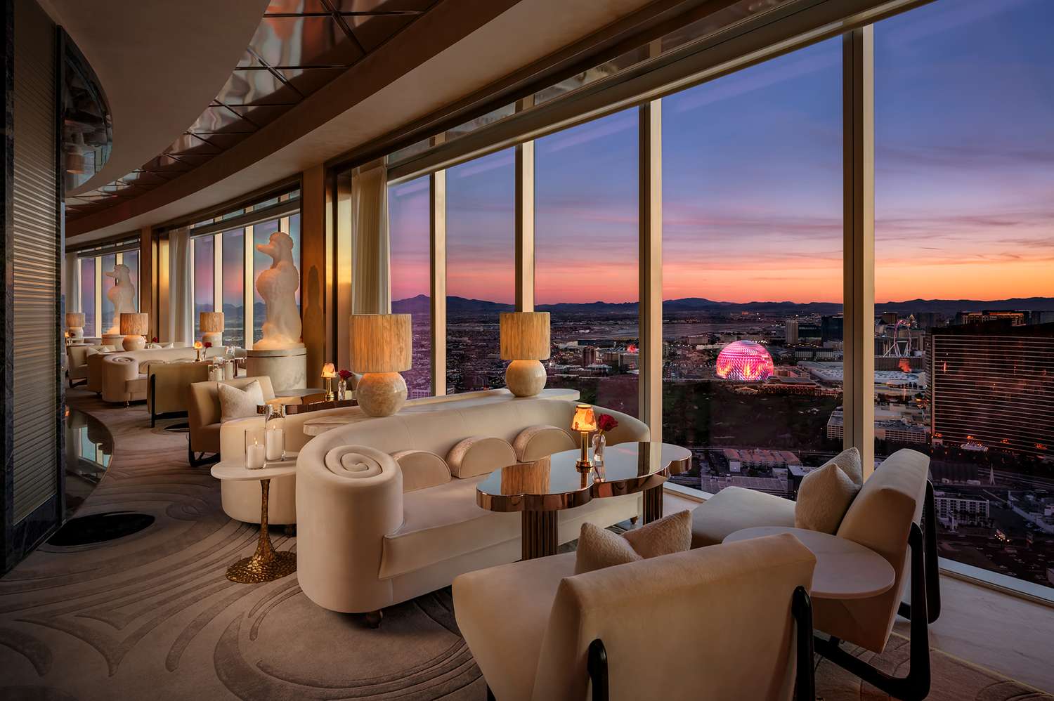 Mejor-vista-de-Las-Vegas-en-bar-secreto-tematico-de-caniches-intriper.jpg