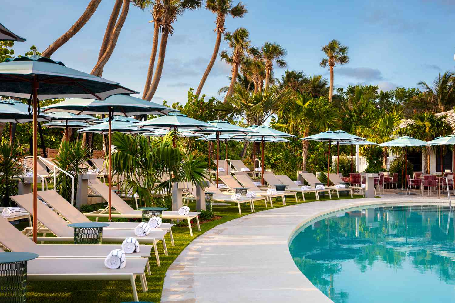 Nuevo-hotel-frente-al-mar-en-Miami-con-playa-privada-y-piscinas-intriper.jpg
