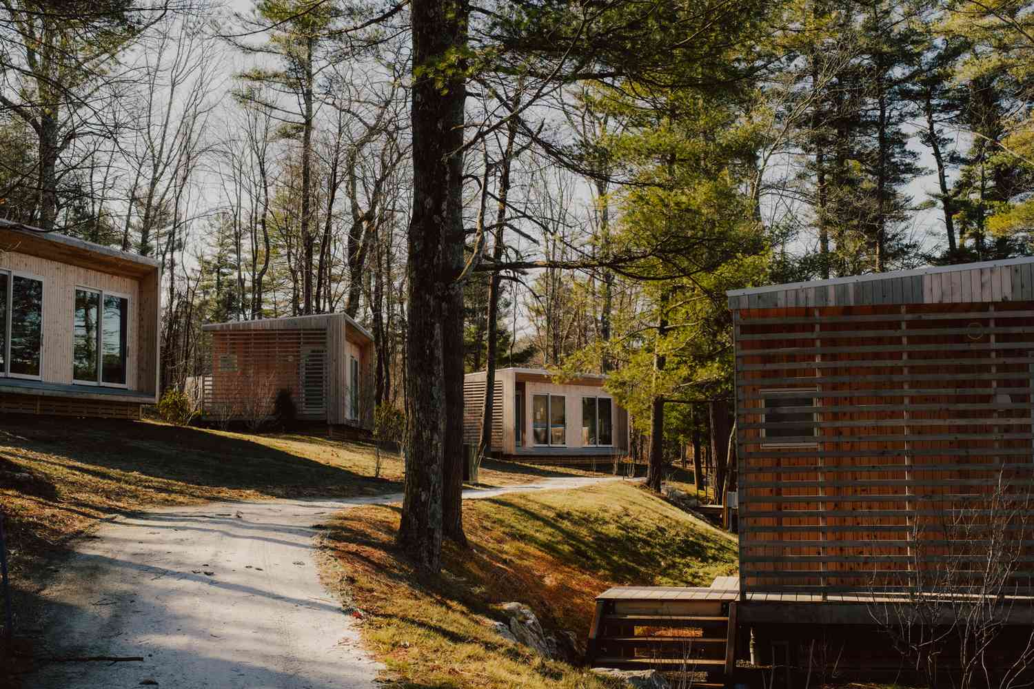 Nuevo-resort-frente-al-lago-con-cabanas-de-lujo-en-Berkshires-intriper.jpg