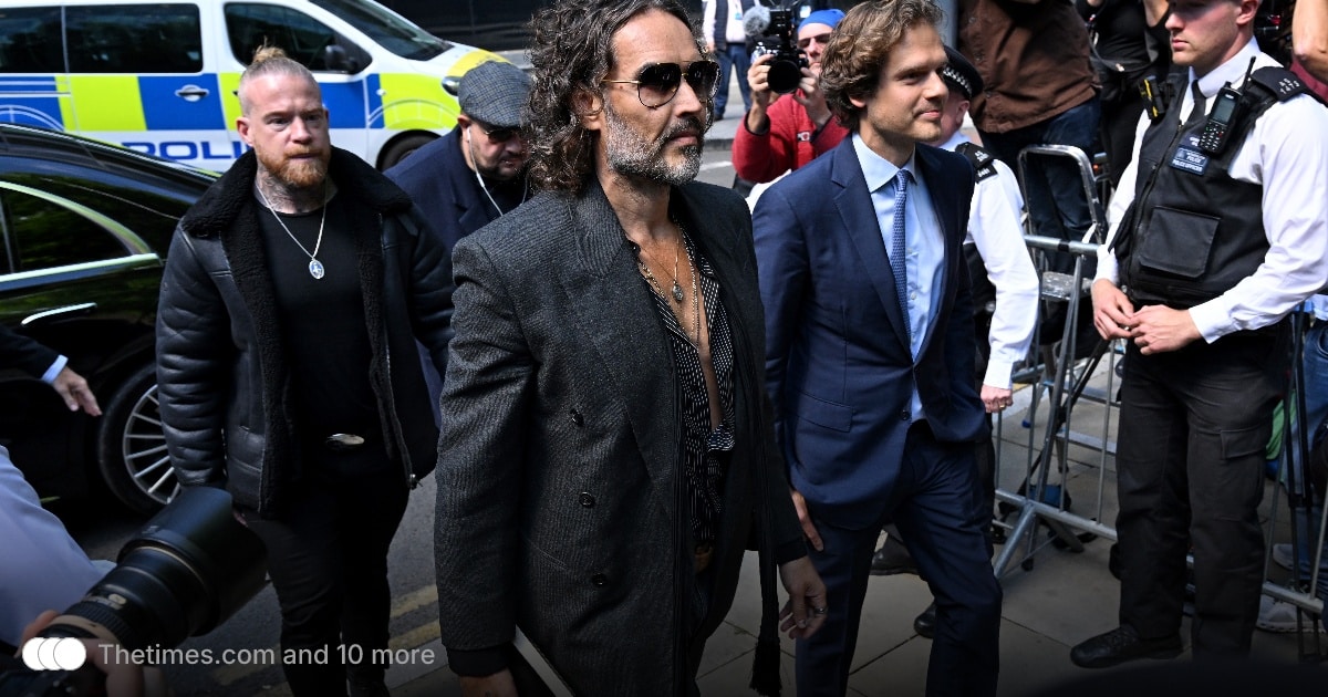 Russell-Brand-se-presenta-ante-la-corte-por-acusaciones-de-violacion-intriper.jpg