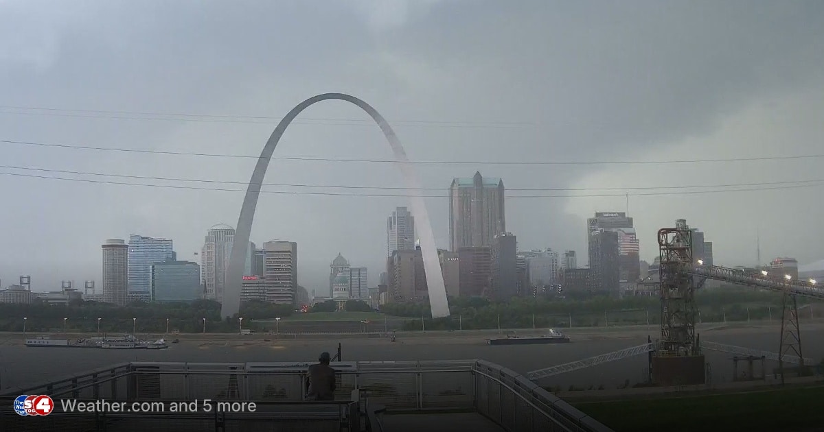 Tornado-en-St.-Louis-deja-victimas-fatales-y-severos-danos-intriper.jpg