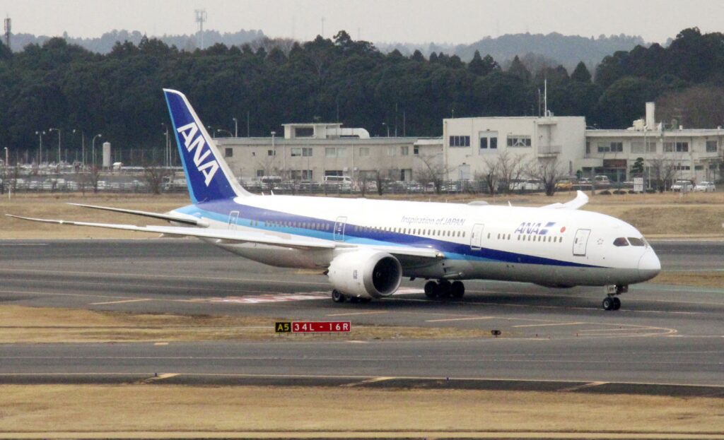 Terror en el aire: intentó abrir la puerta de un avión en pleno vuelo y forzó un aterrizaje de emergencia en Seattle image XBIAIM54VXL3I3KSVRKXQ4J4UM 1