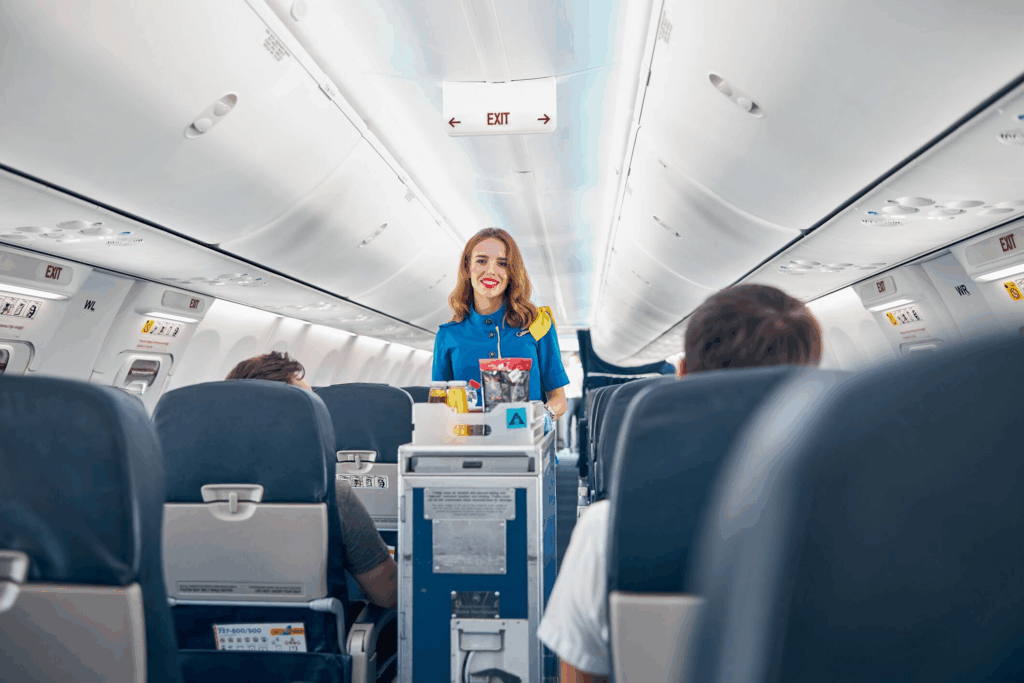Una azafata revela qué ropa no deberías usar al viajar en avión (y qué sí) image image 45