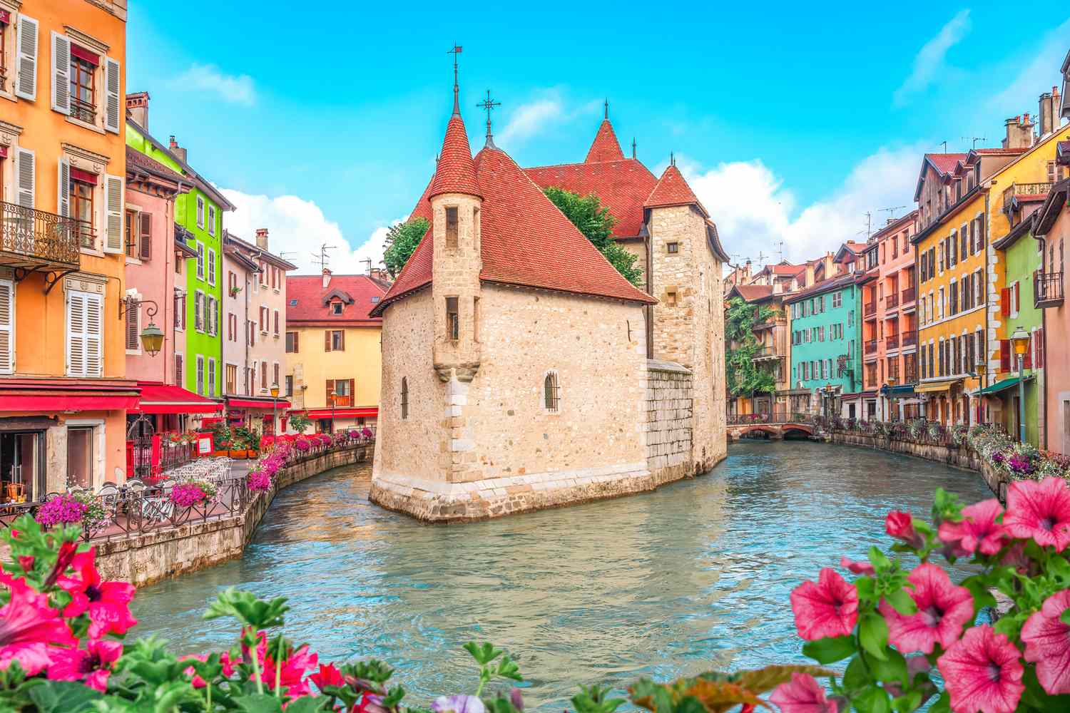 Descubre-Annecy-la-Venecia-de-los-Alpes-con-lagos-y-canales-intriper.jpg