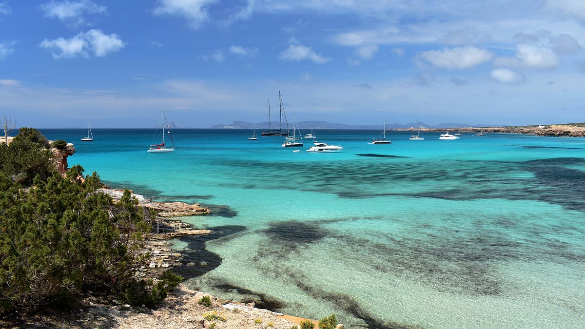 Isla-espanola-poco-conocida-tan-hermosa-como-Ibiza-intriper.jpg
