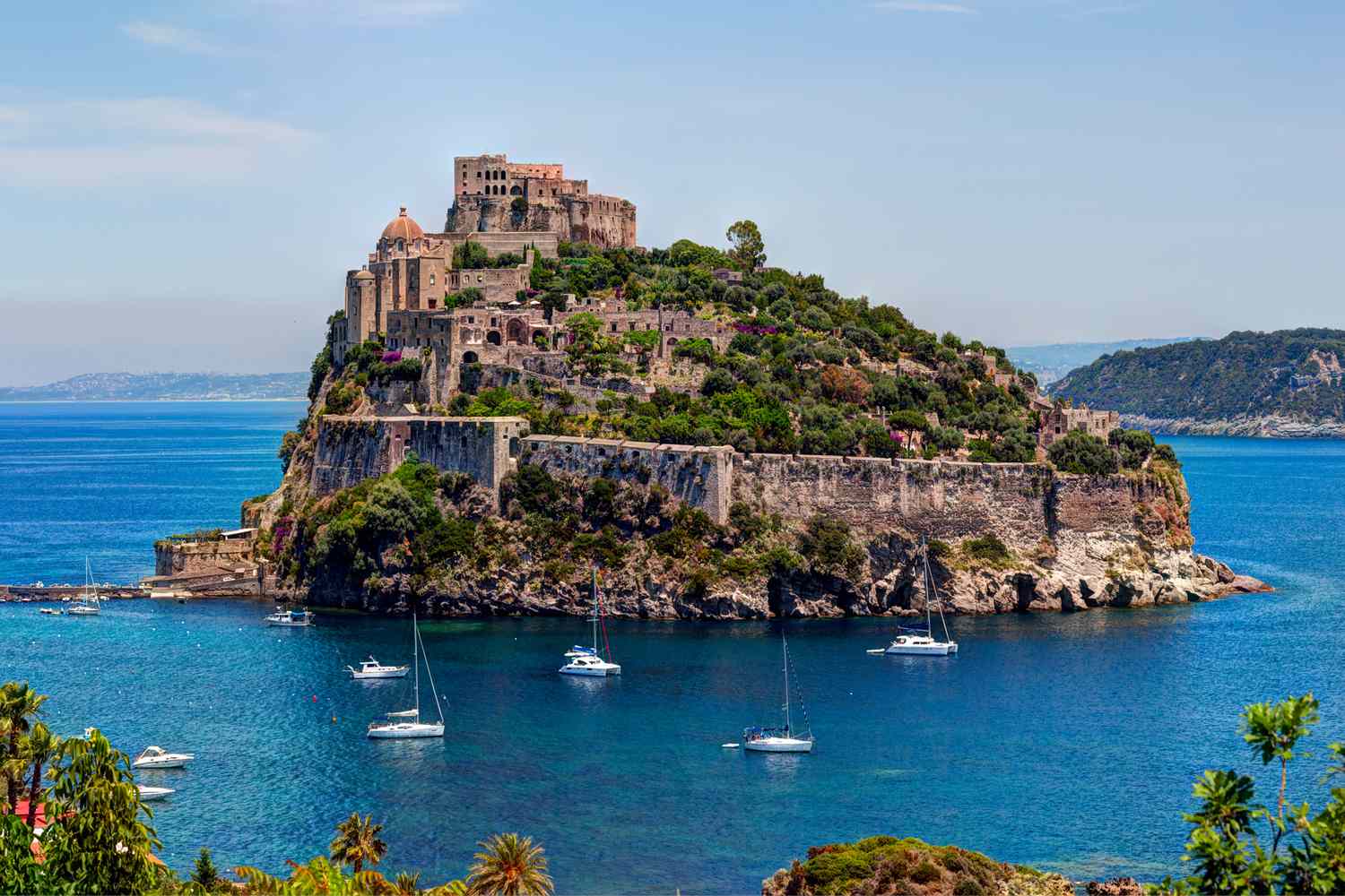 Isquia-aguas-termales-playas-paradisiacas-y-sin-multitudes-como-Capri-intriper.jpg