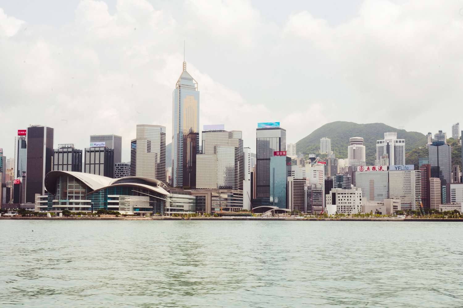 La-ciudad-con-mas-rascacielos-del-mundo-y-deliciosa-dim-sum-intriper.jpg