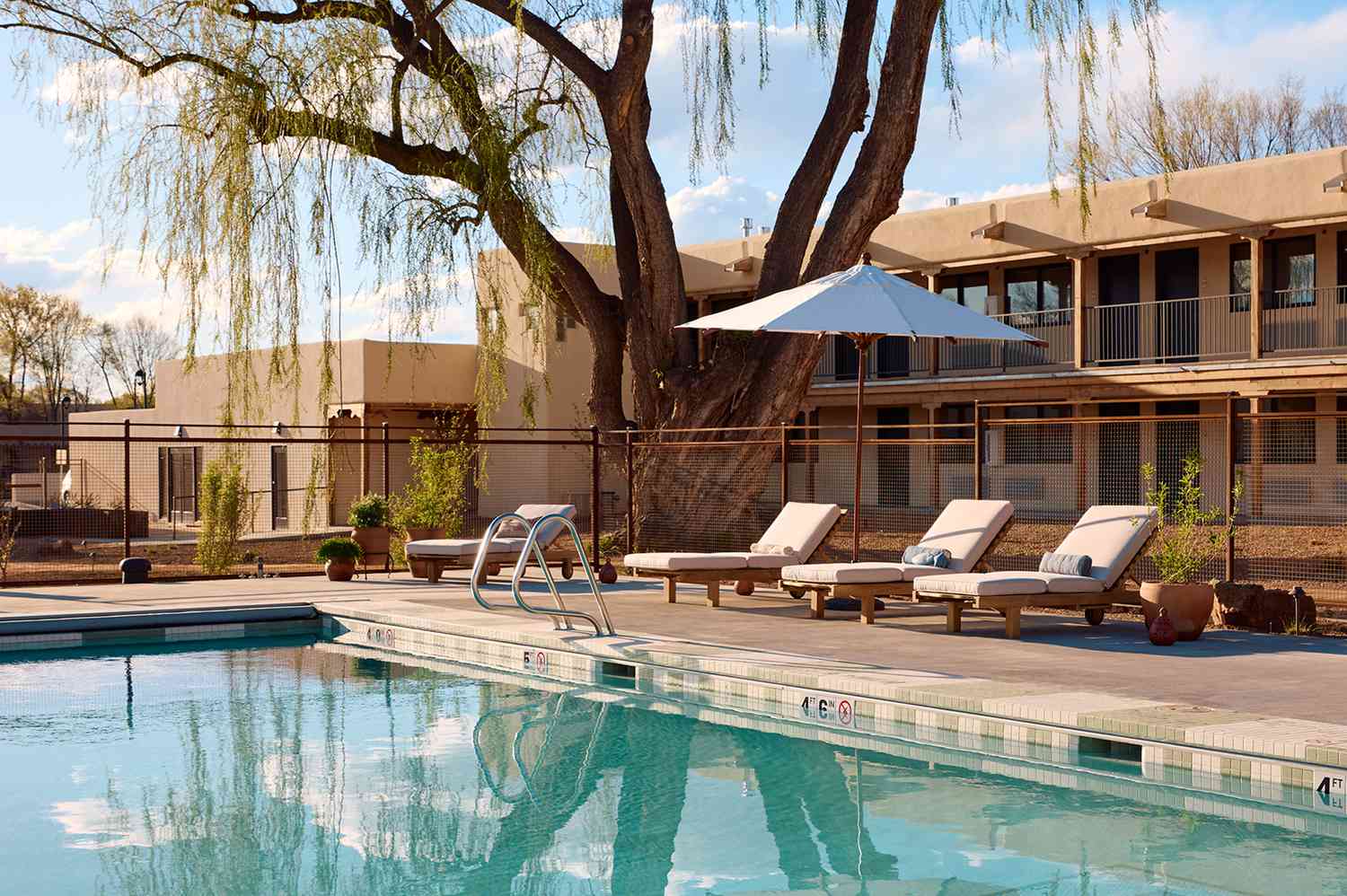 Nuevo-hotel-boutique-en-Taos-con-jardin-comestible-y-mirador-astronomico-intriper.jpg