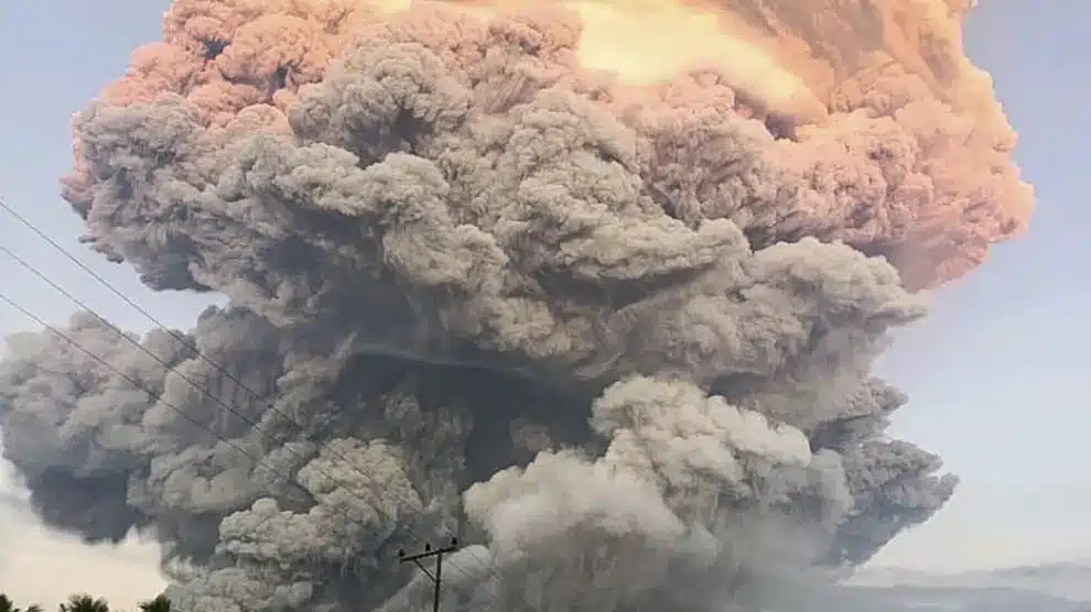 lewotobi-laki-laki-volcano-erupts-in-indonesia
