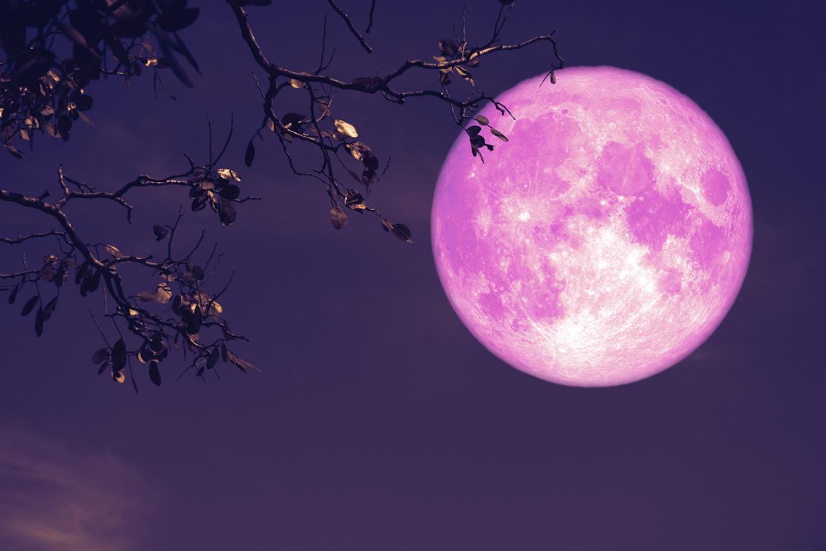 proxima-luna-llena-se-llama-luna-fresa-1086498-093039