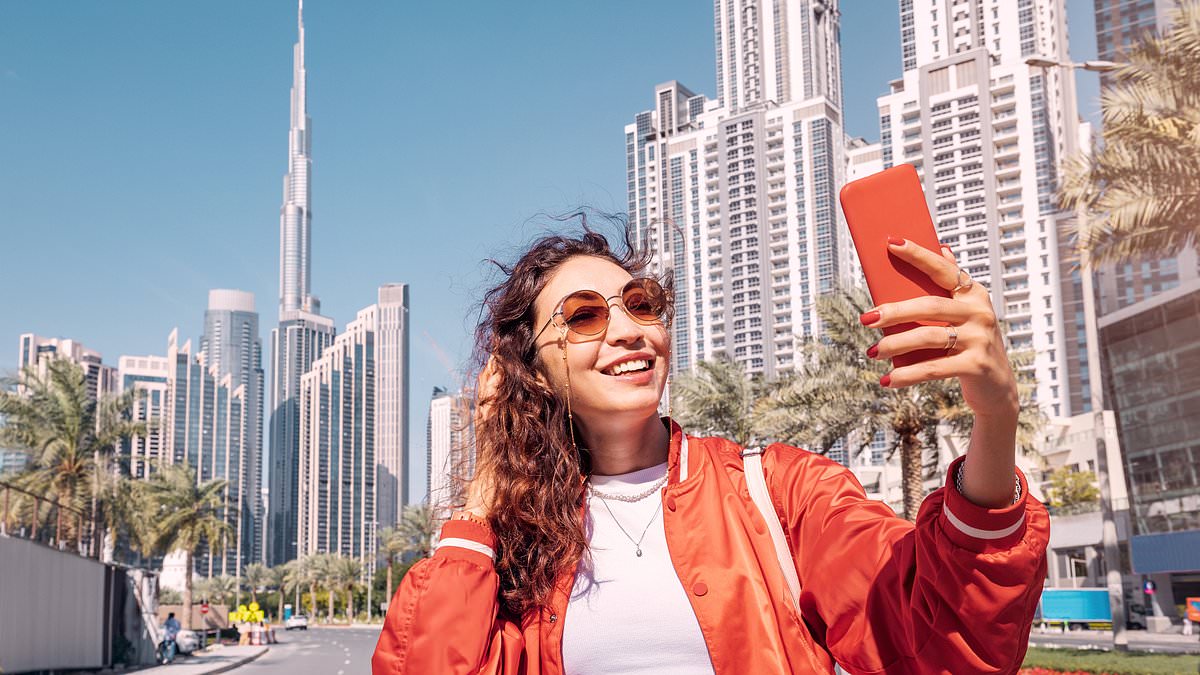 Multa-de-100K-por-selfies-en-famoso-destino-turistico-del-Reino-Unido-intriper.jpg