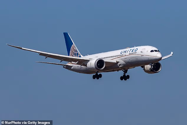 Vuelo de United Airlines cancelado por una pasajera con diarrea que convirtió el baño en un “riesgo biológico” image 101150447 14993725 image a 19 1755016447364 2