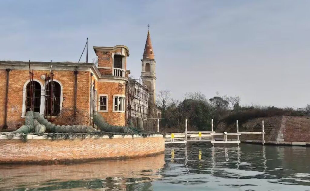 De “isla maldita” a pulmón verde: el nuevo destino de Poveglia en Venecia image 5HTI3RSYHVHUNIKHQRRKYHCSAI 1