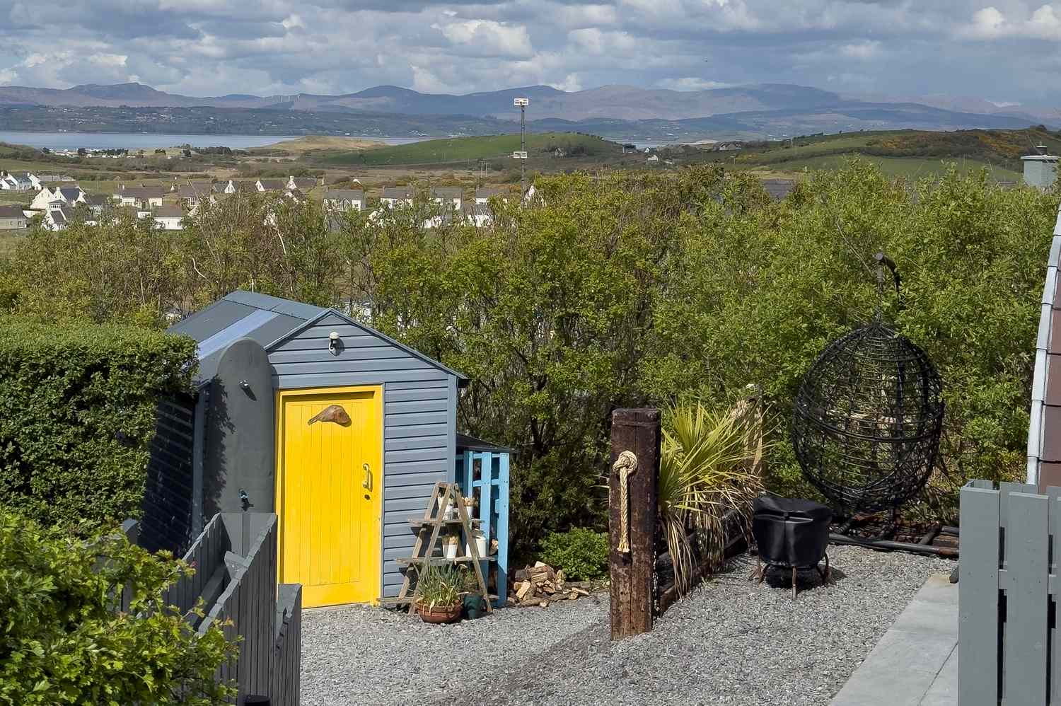 Glamping-en-Irlanda-Duerme-en-un-Bee-Pod-junto-a-la-playa-intriper.jpg