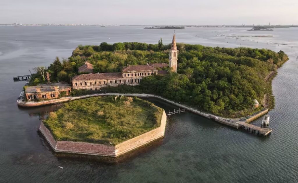 De “isla maldita” a pulmón verde: el nuevo destino de Poveglia en Venecia image NFS65TXW35A5LEWTBKFNNO2XFM