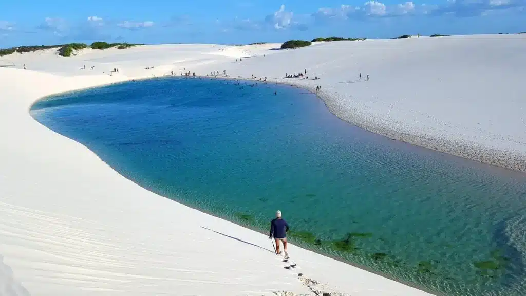 Un espectáculo natural único: el desierto brasileño que esconde piscinas turquesa entre dunas infinitas image desierto en Brasil 1